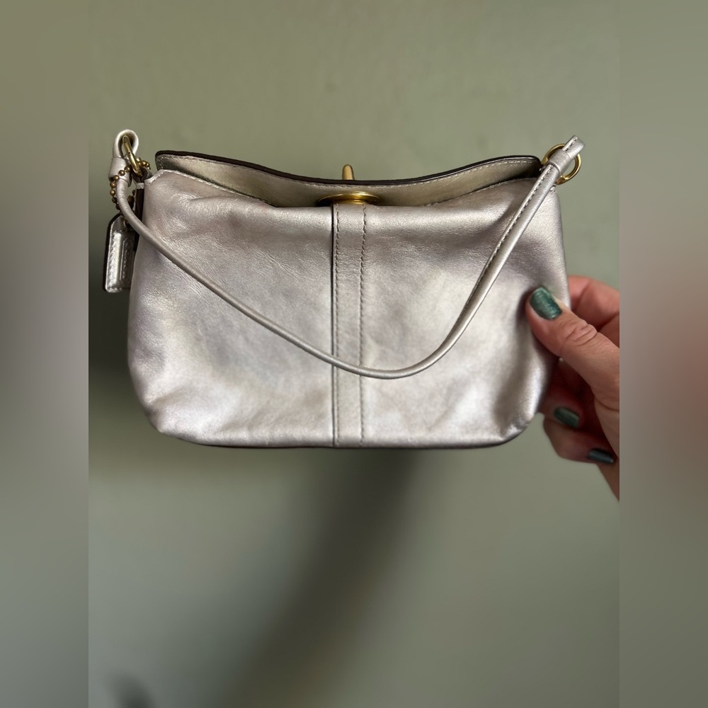 Coach mini silver clutch - Picture 2 of 7